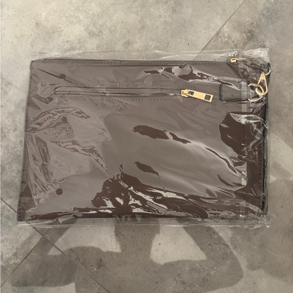 BRAND NEW! GUESS Zip Clutch - Picture 4 of 5